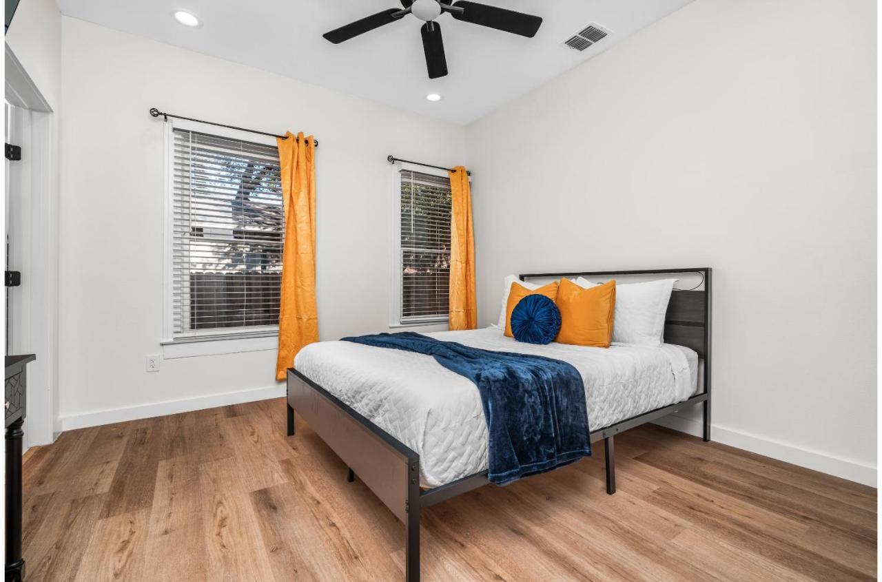 Bold Bright 4br3.5full Baths Near Riverwalk Dtown Holiday home *