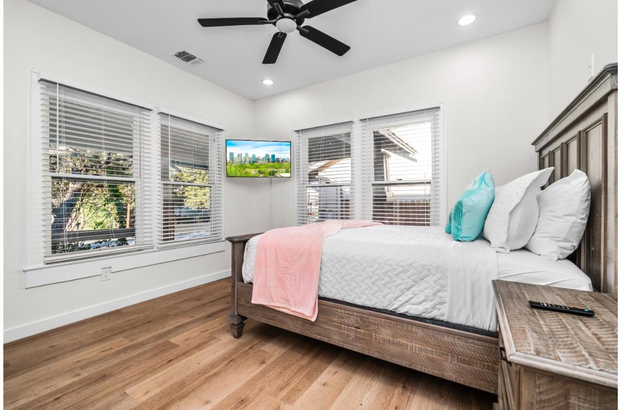 Bold Bright 4br3.5full Baths Near Riverwalk Dtown San Antonio