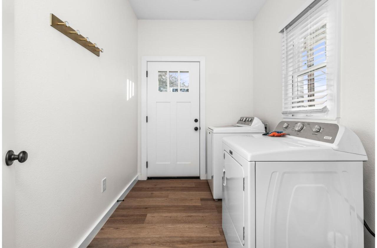 Bold Bright 4br3.5full Baths Near Riverwalk Dtown San Antonio