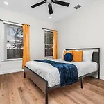 Bold Bright 4Br3.5Full Baths Near Riverwalk Dtown
