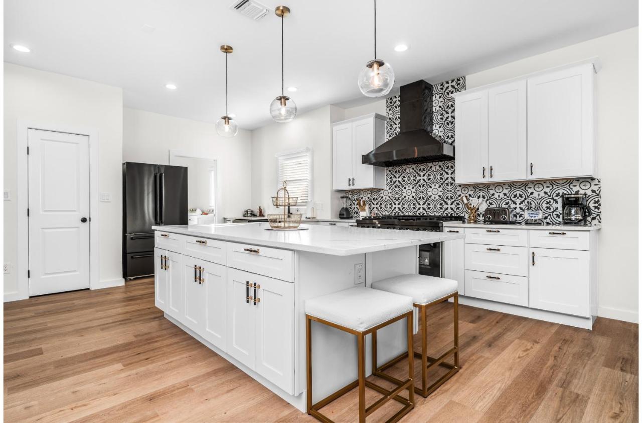 Bold Bright 4br3.5full Baths Near Riverwalk Dtown San Antonio