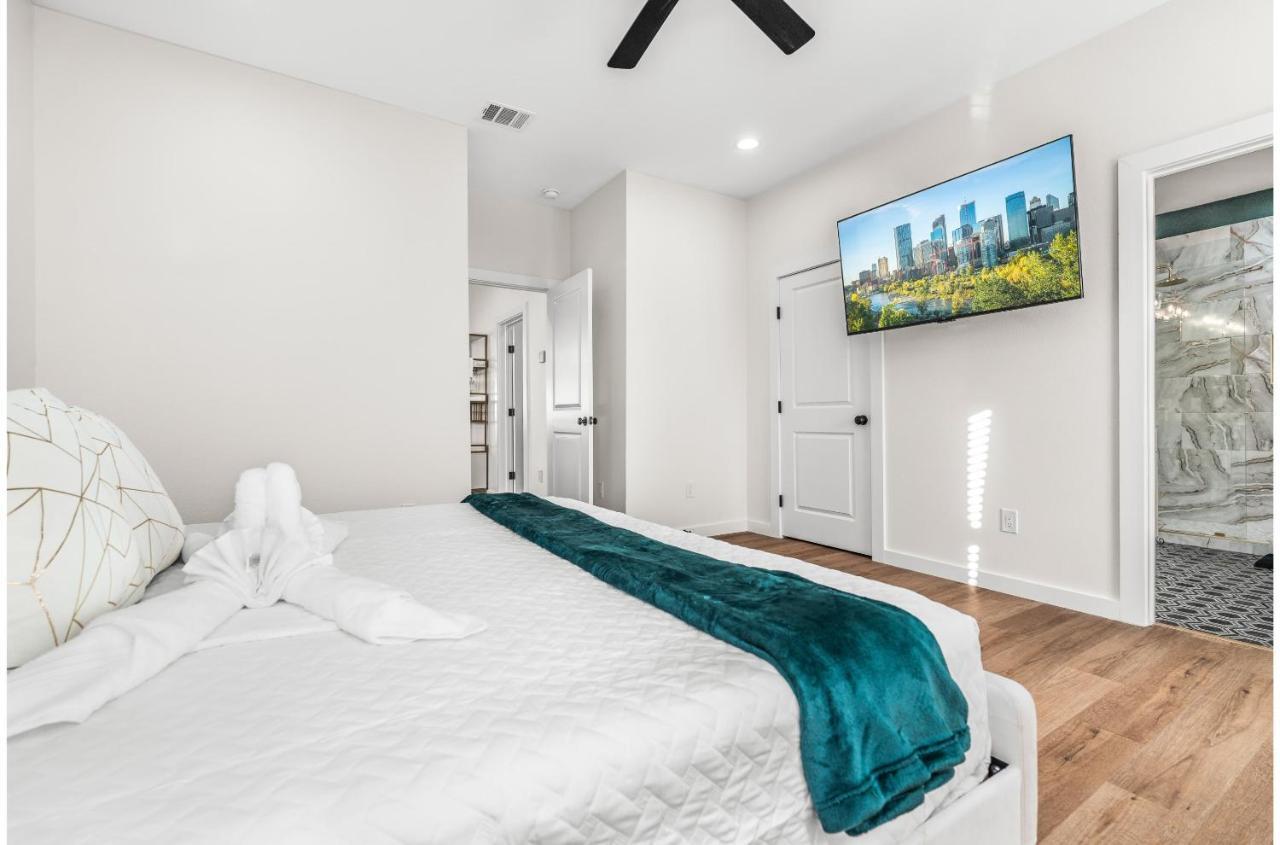 Bold Bright 4br3.5full Baths Near Riverwalk Dtown Holiday home San Antonio