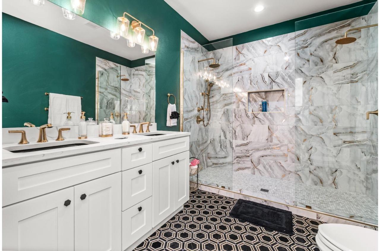 Bold Bright 4br3.5full Baths Near Riverwalk Dtown Holiday home San Antonio