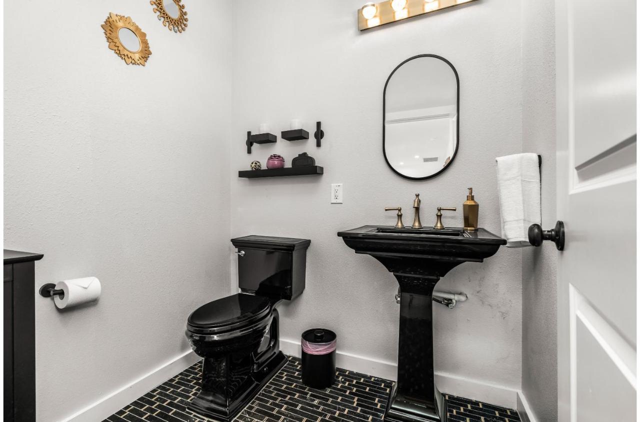 Holiday home Bold Bright 4br3.5full Baths Near Riverwalk Dtown *